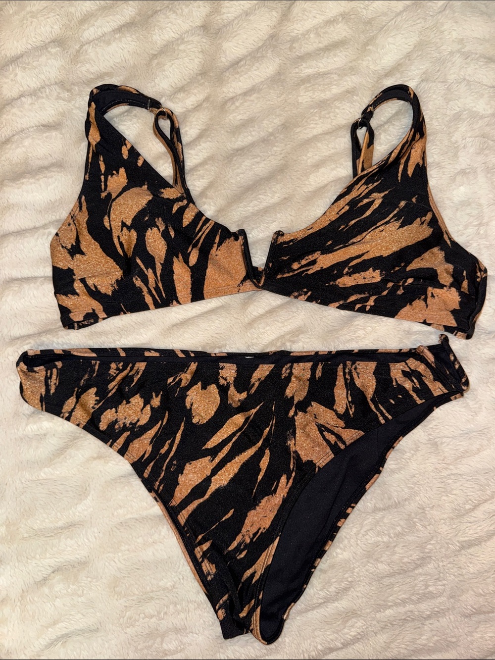 Cupshe Black & Bronze Abstract Print Bikini
